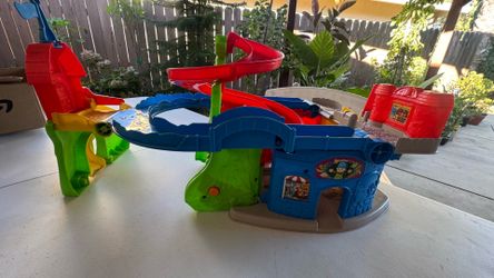 Little People Sit & Stand SkyWay 2-1 Racetrack