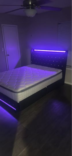 LED/ MP3 Queen Bed Set