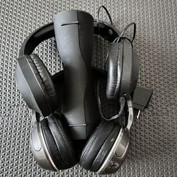 speaker Bluetooth and  2x wireless headphones