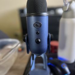 Blue Yeti USB Podcast / Streaming Microphone 