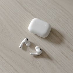 Apple Air Pods 2 Pro (Active Noise Cancellation)