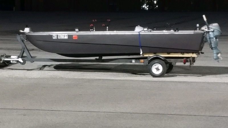 15' Lund Shell Lake Trihull boat & trailer $800 OBO