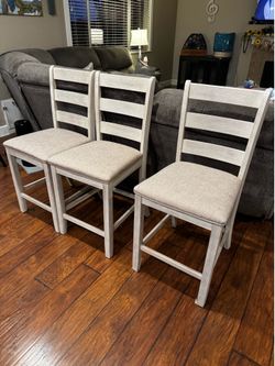 Ashlie Furniture Barstools 24"