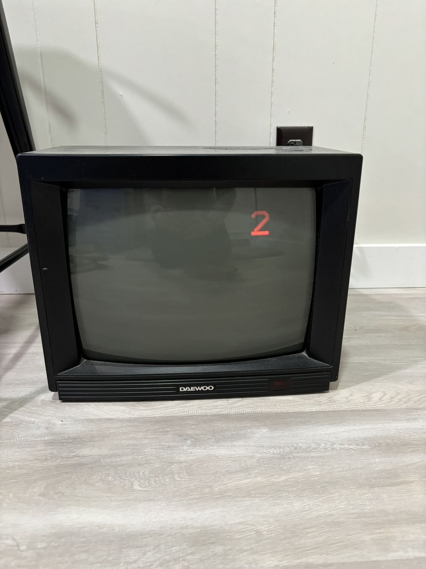 Daewoo Model No.400 CRT TV