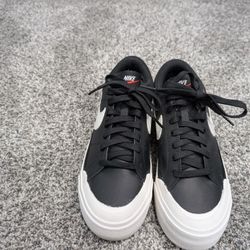 Nike Women's Court Legacy Lift Shoes-size 8