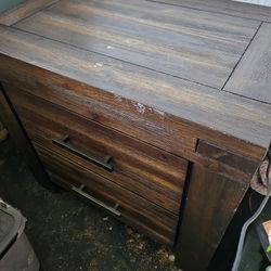 1 Nightstand W/deep Drawers 