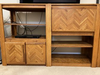 Solid Oak Shelving Unit with Cabinets / Entertainment Center – Custom-Made, Excellent Condition!