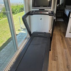 NordicTrack 2450 Commercial Treadmill - Just 28 Hours Usage