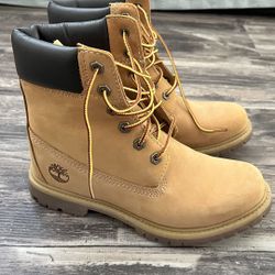 Timberland Boots: Women’s Size 8 