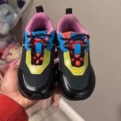 PUMA GIRL SNEAKERS/SHOES SIZE 9c