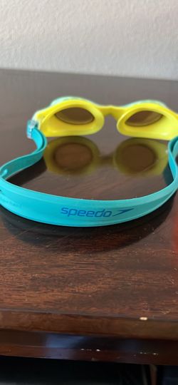 Speedo goggles