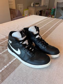 Black and White Nike Air Jordan’s men’s size 10