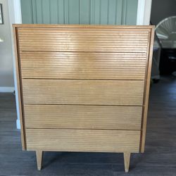 Vintage Mid-Century Modern Dresser / Chest