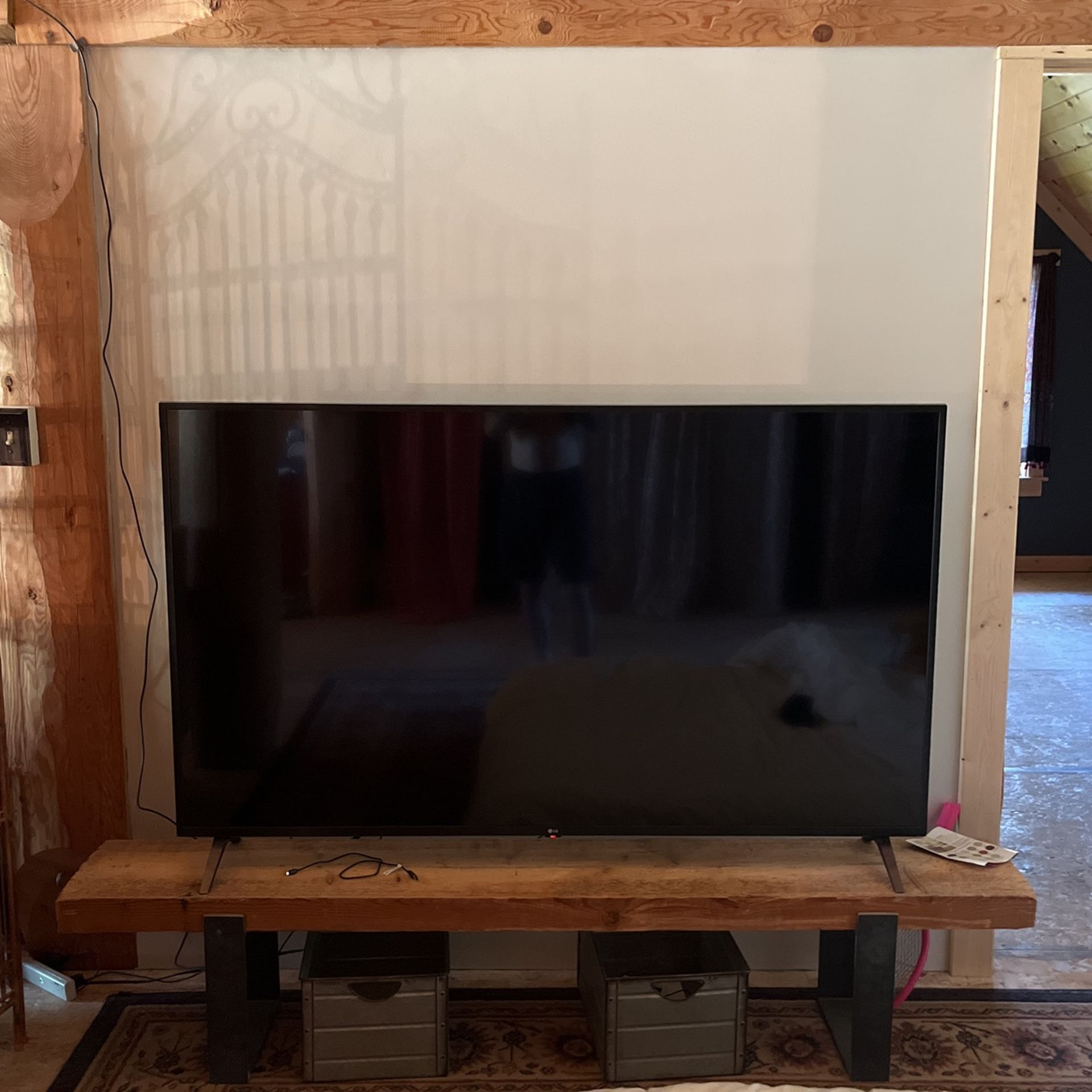 65” LG Smart Tv
