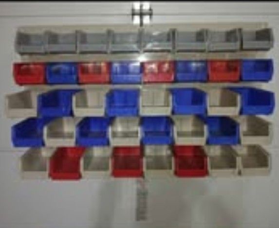 Akro-Mils Bins W/ Wall Rack