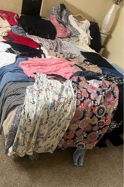 Lot of 40 piece women clothing pick up in Gaithersburg md20877
