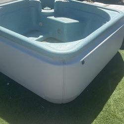 Free hot tub heater doesn’t work jets work comes with cover a little dirty