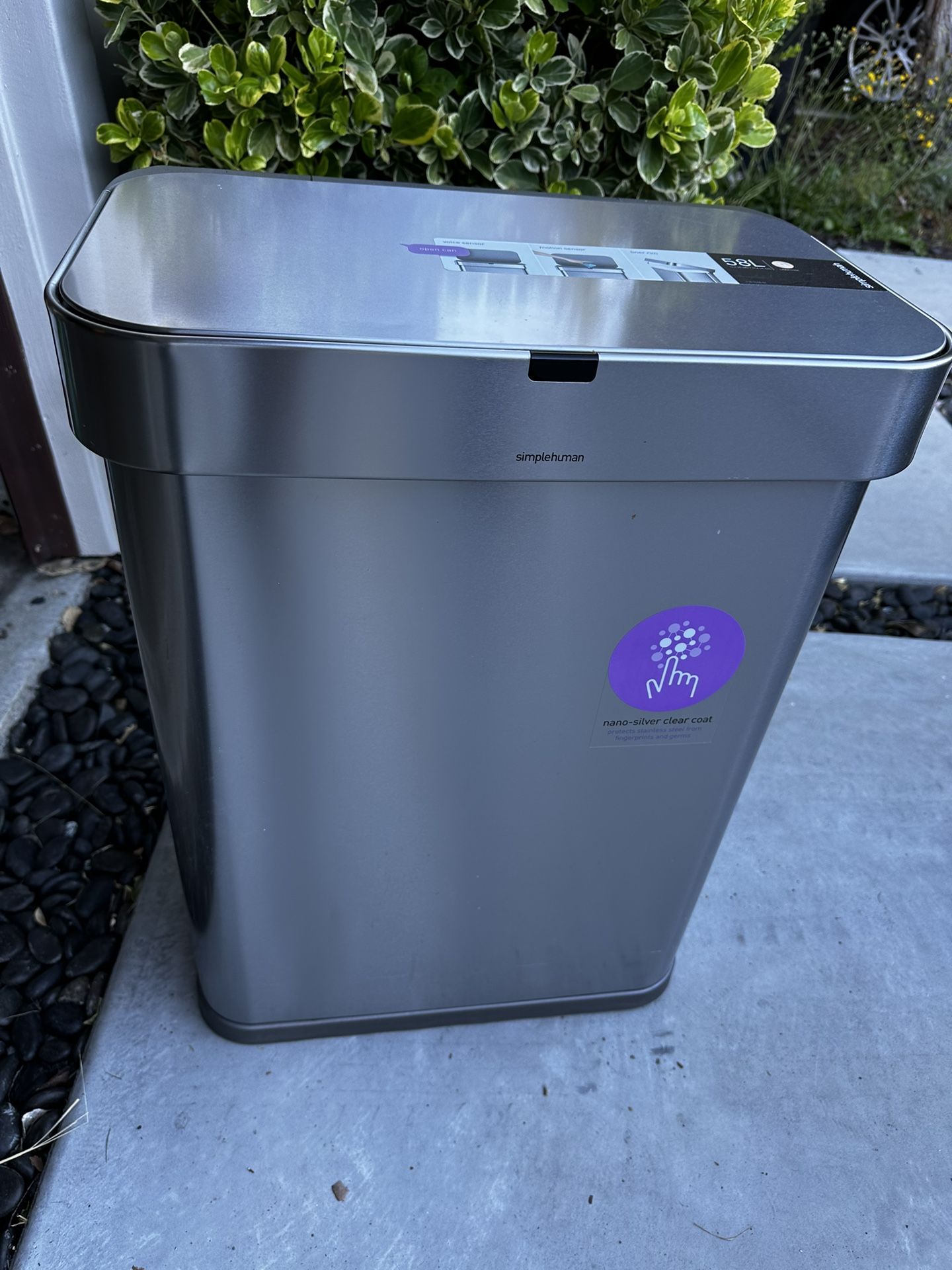 58L Print Resistant Hands Free Garbage Can