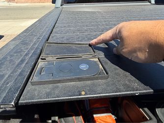 RetraxPRO MX Retractable Tonneau Cover – Tundra 5.7’ Bed – $850 OBO / Trade