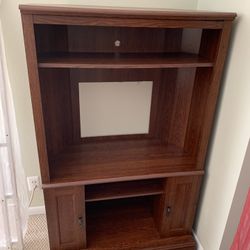 Entertainment /TV Center