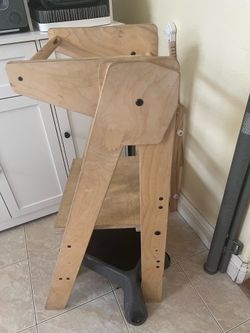 Foldable toddler tower