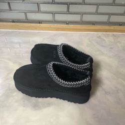 Ugg Tasman Black Slippers *BEST OFFER *