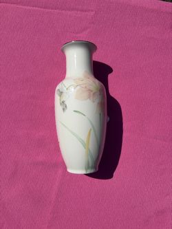 PORCELAIN VASE JAPAN    $10