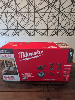 *NEW* Milwaukee M18 18-Volt Lithium-Ion Cordless Combo Kit (6-Tool) with 2-Batteries, Charger, Bag