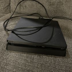 PS4 Slim 