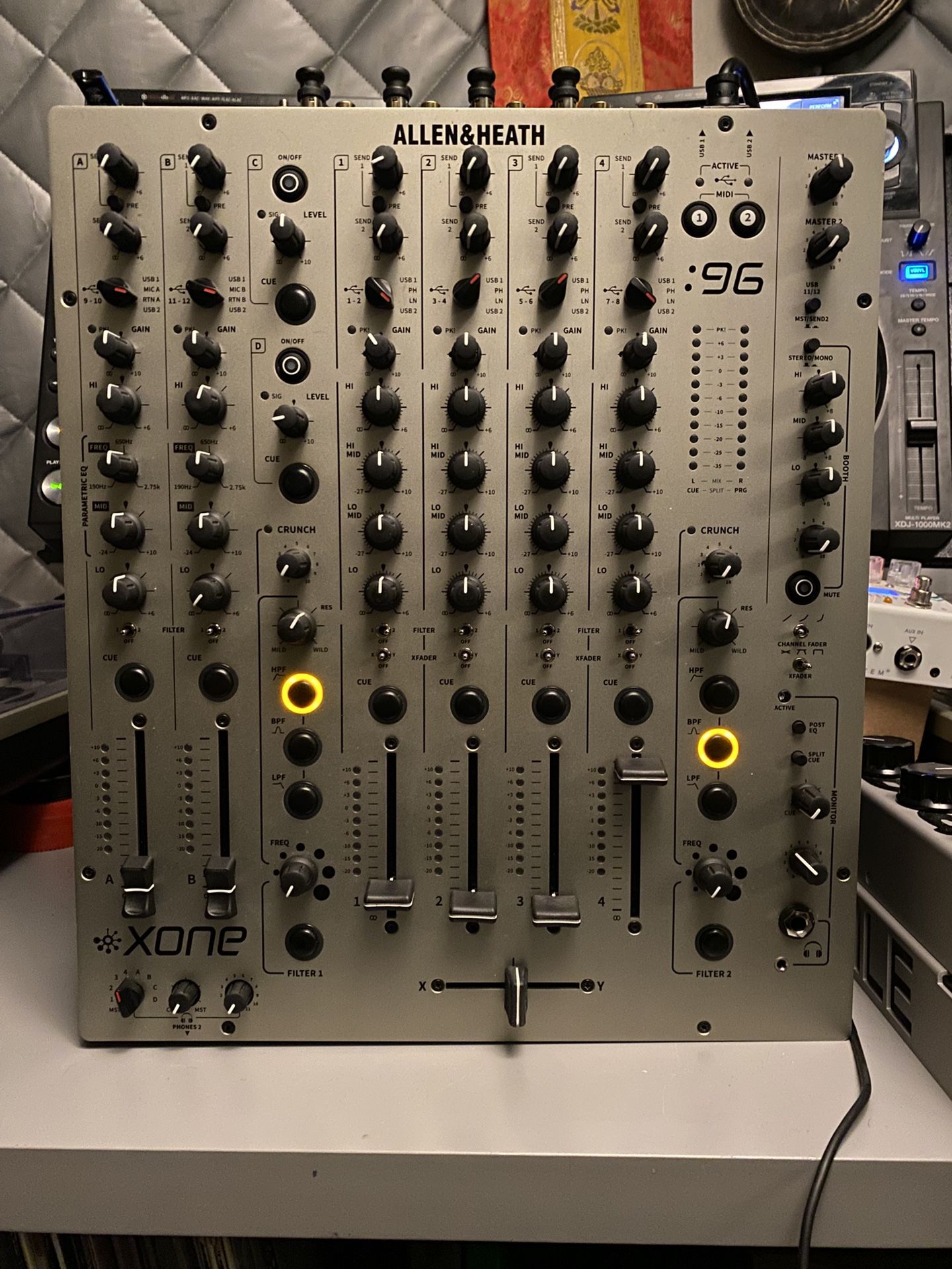 Allen & Heath Xone 96 DJ mixer