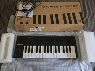Komplete Kontrol M32  Keyboard
