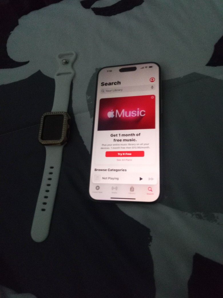 iPhone 15 Pro Max & Apple Watch