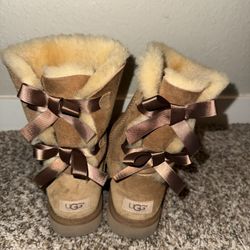 Ugg Bow Boot Women’s 9