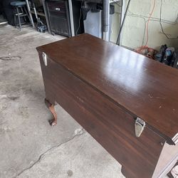 Lane Queen  Anne Cedar Chest