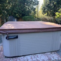 8 Person Hot Tub