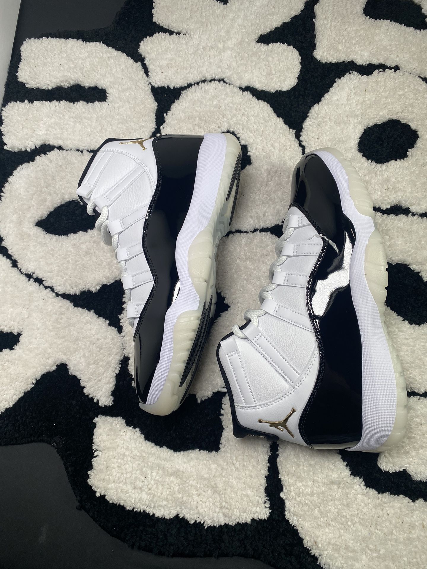Jordan - Nike - Yeezy - Adidas Shoes