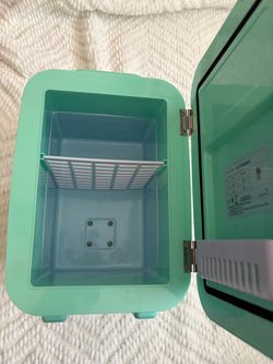 Crownful 4L Mini Fridge / Skincare Fridge (Mint Green)