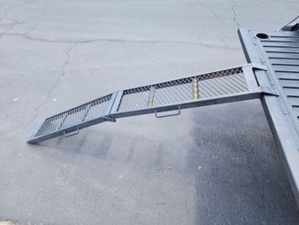 Fold up dirtbike ramp