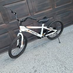 Almost New Kids Bike For 8 Year Old Son