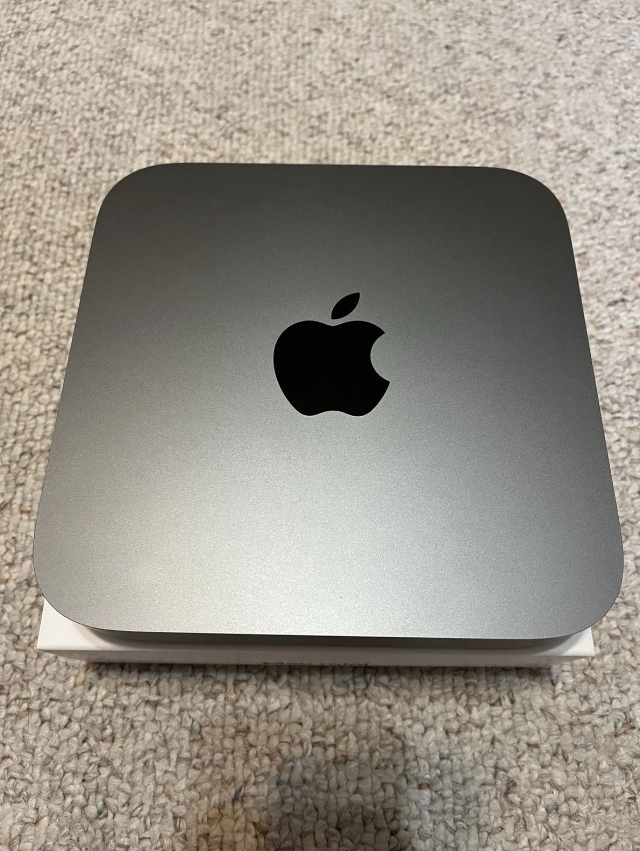 2018 Mac Mini 3.2 GHz 6-core Intel  Core i7 RAM  16GB 256 GB SSD Space Gray 