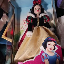 BEAUTIFUL SNOW WHITE DISNEY DOLL