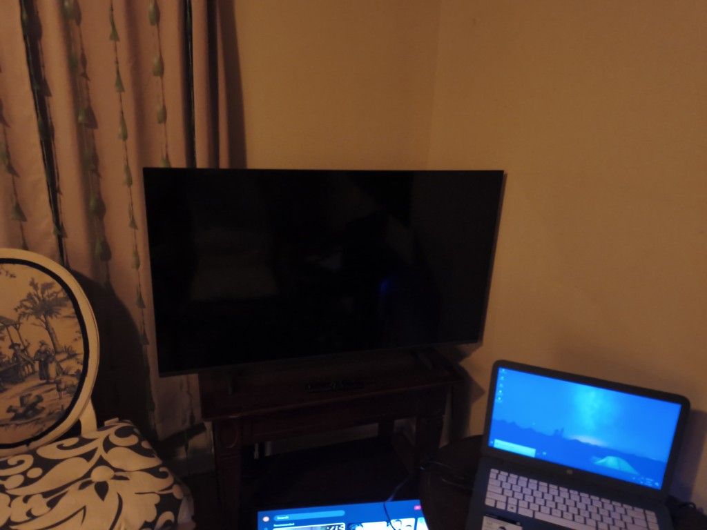 45 " Samsung Crystal Hd Tv