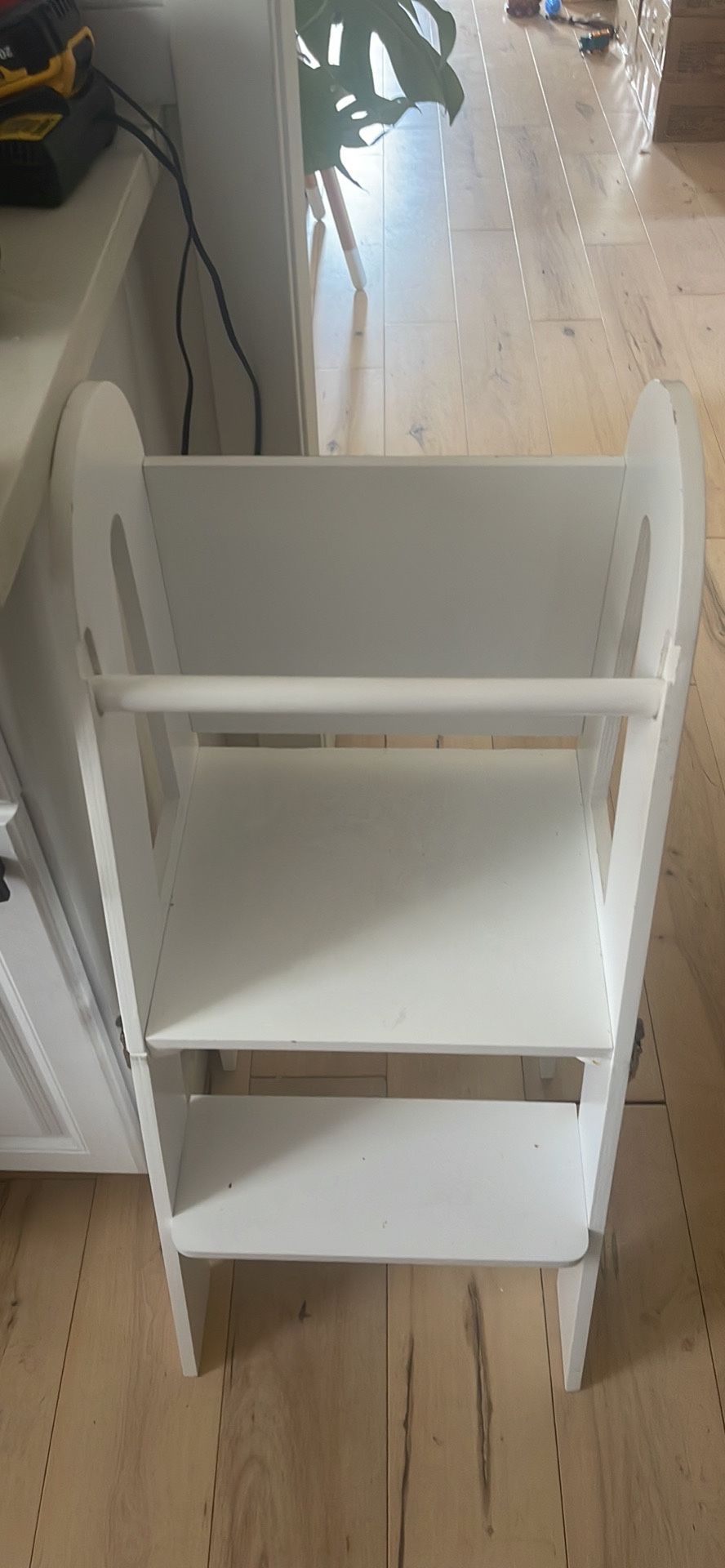 2 In 1 Learning Tower/kitchen Help R