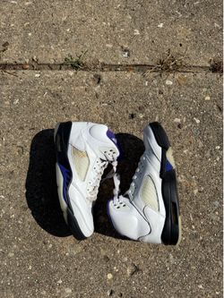 JORDAN 5 DARK CONCORD SZ 8.5/NO BOX