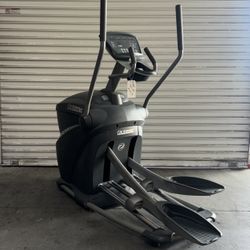 Octane Fitness Q35 Elliptical Trainer – Smooth & Compact Design 