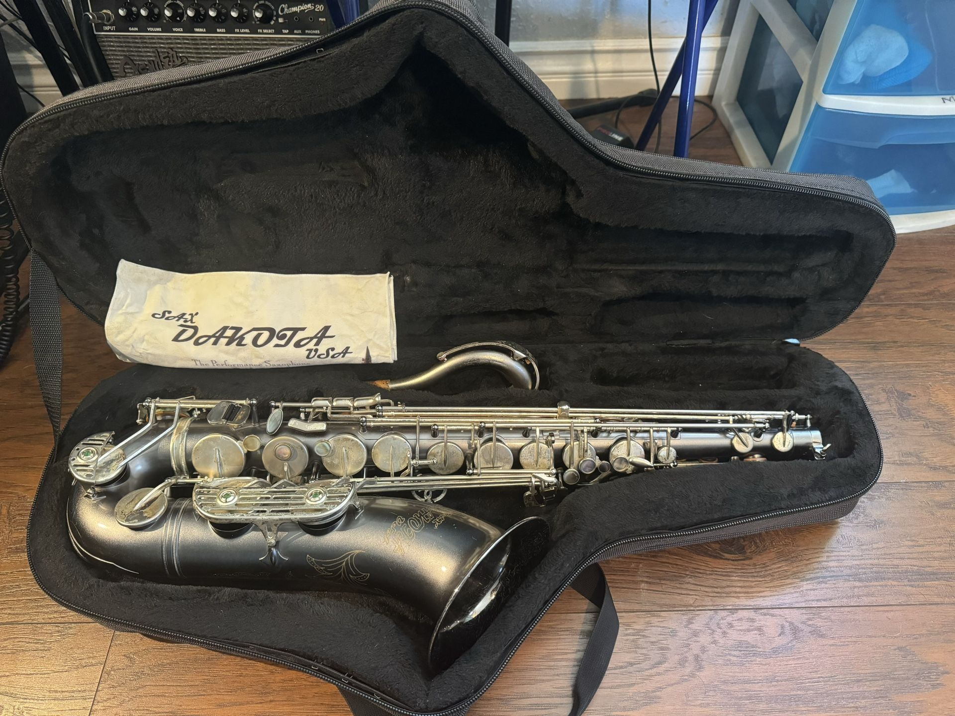 SDT-XL-220 Professional Sax Dakota Tenor Saxophone