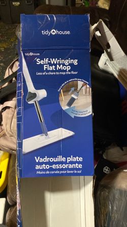 Self ringing flat mop