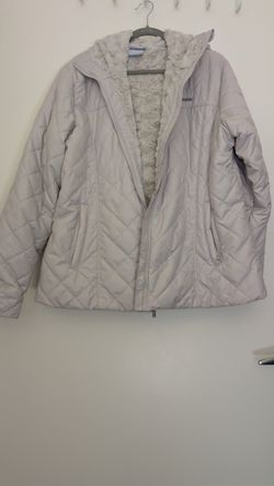 Women's Columbia grey quilted jacket with faux-fur lined hood, size XXL