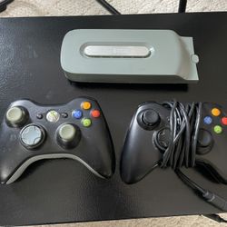 XBOX 360 Bundle 26 Games, Controllers, Hardrive 