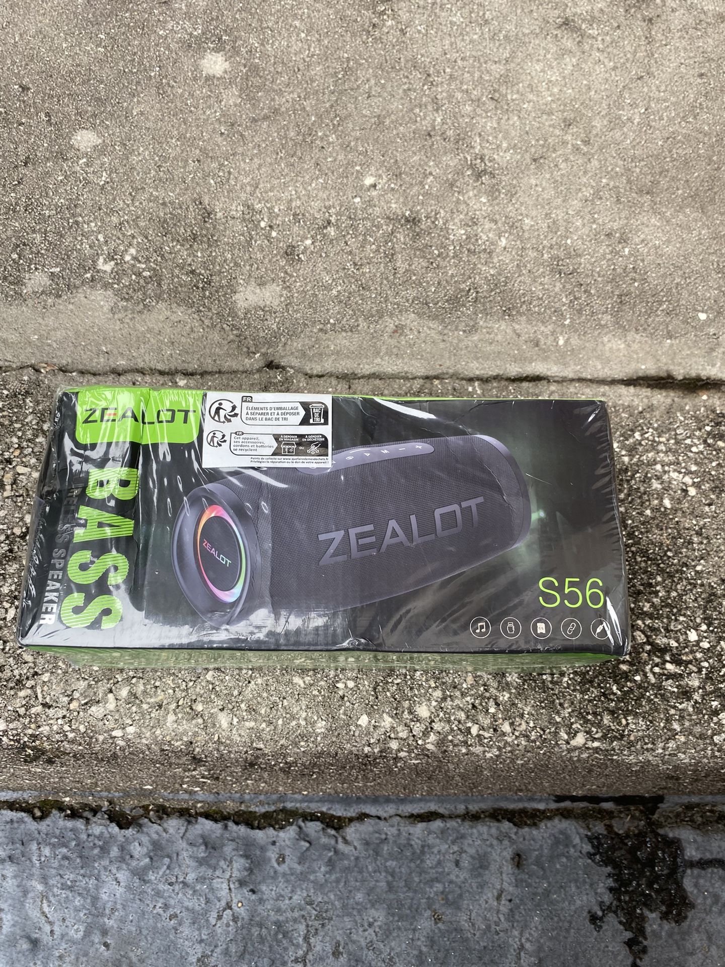 Zealot S56 portable Bluetooth speaker.